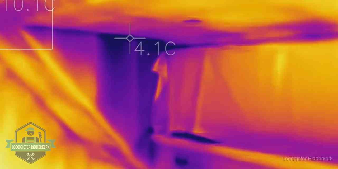 Thermografie bij lekdetectie in Ridderkerk Warmtebeeldopname van een vloerconstructie tijdens lekdetectie in Ridderkerk